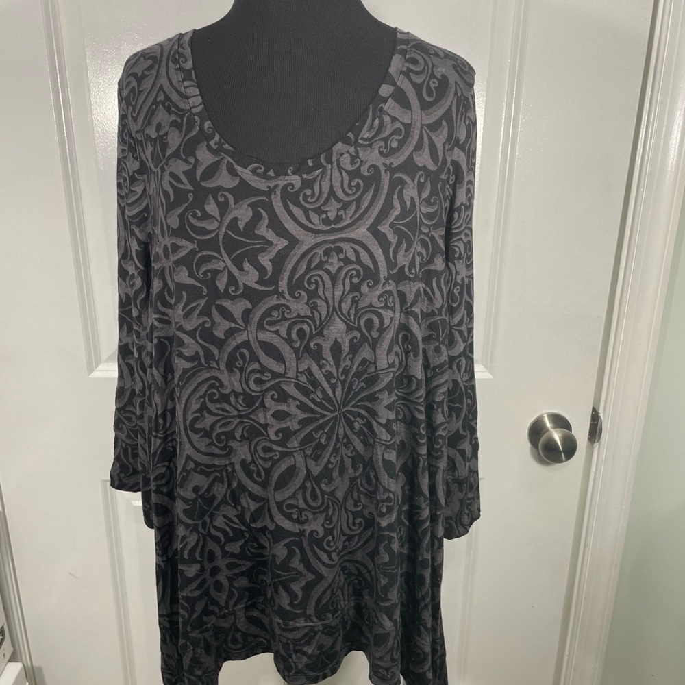 Croft & Barrow Black and Gray Tunic Top Size Large CB-100